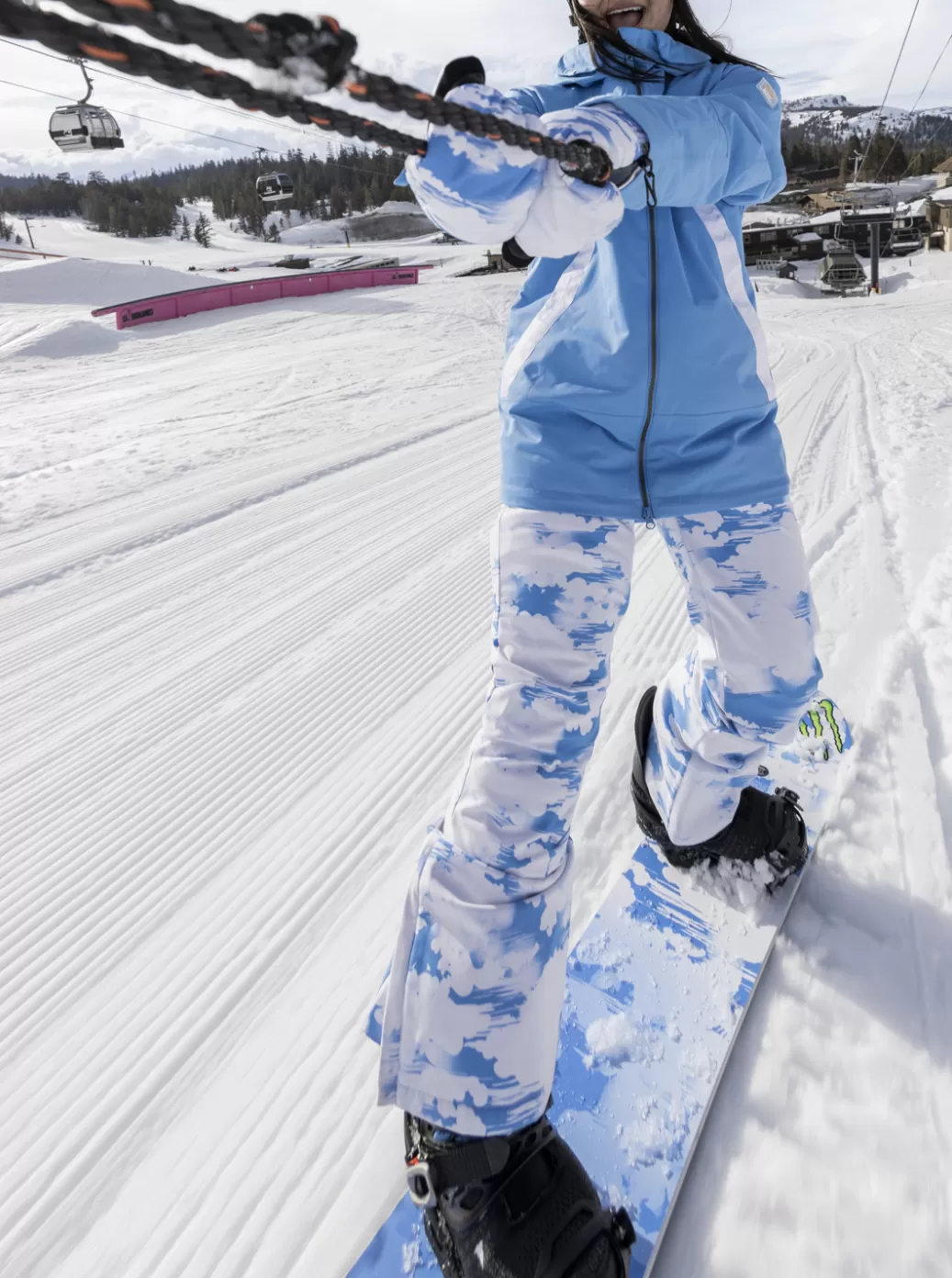 Chloe Kim | Snow Pants | WOMEN ROXY Chloe Kim Technical Snow Pants Azure Blue Clouds